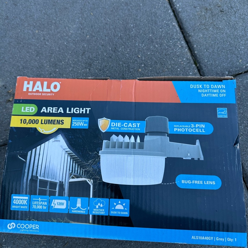 Halo Outdoor Security Light with Dusk to Dawn